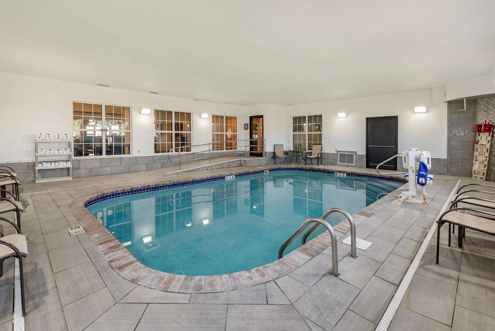 Comfort Inn Crawfordsville 1/33