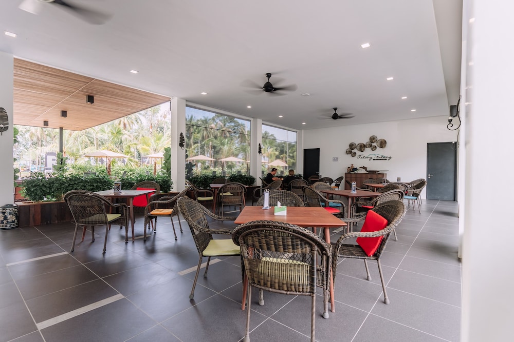 Roxy Sematan Villa And Townhouse 40/60
