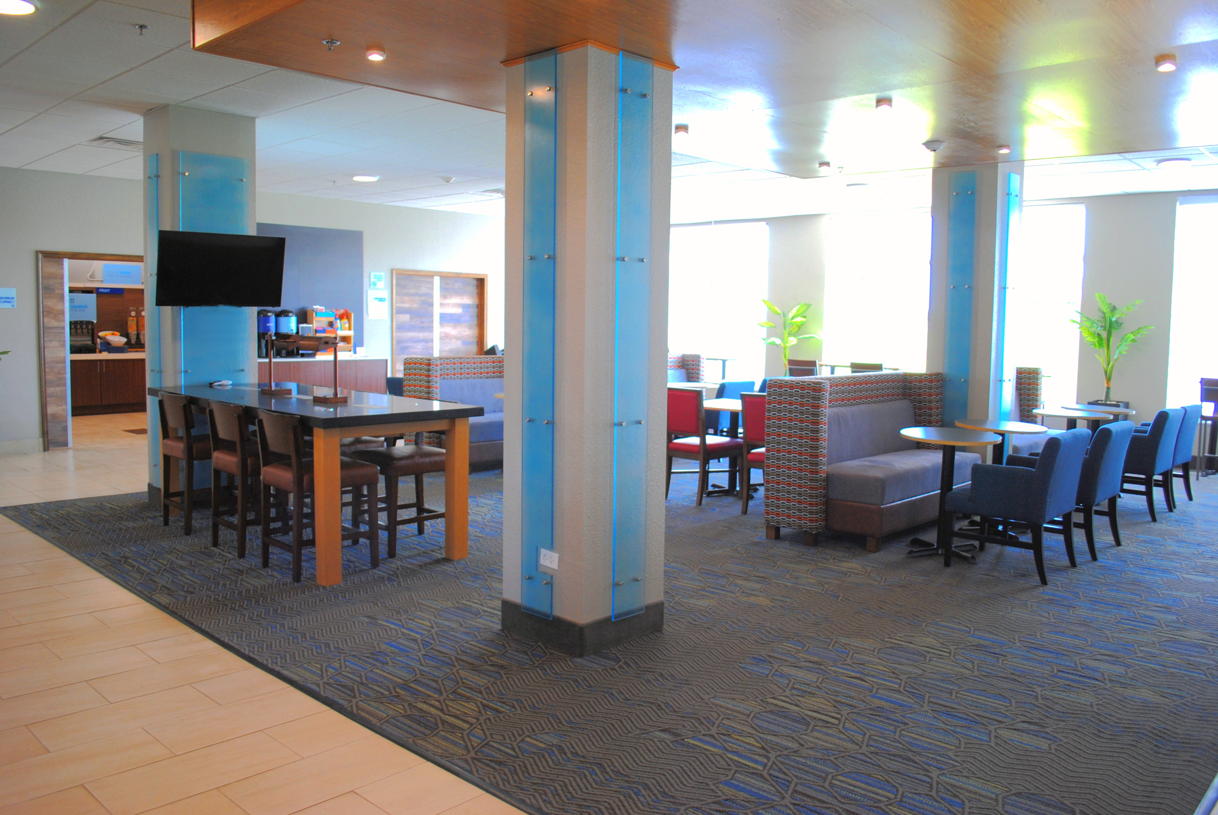 Holiday Inn Express Suites Columbia City 25/39