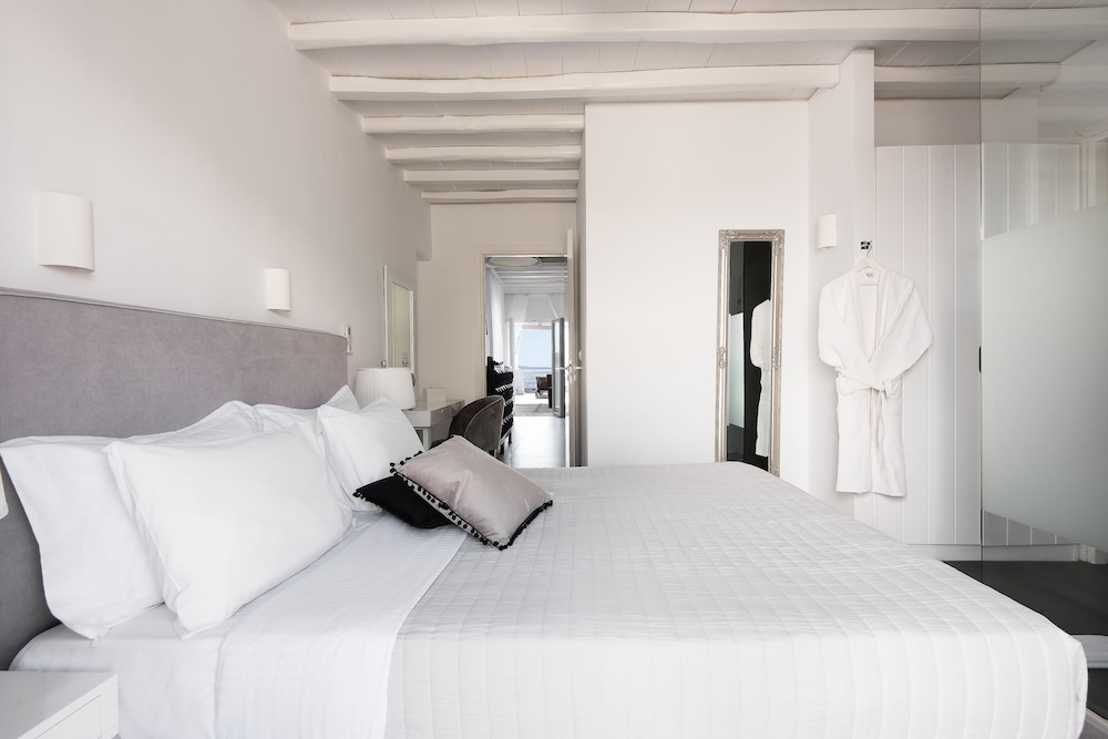 Riva Suites 12/50