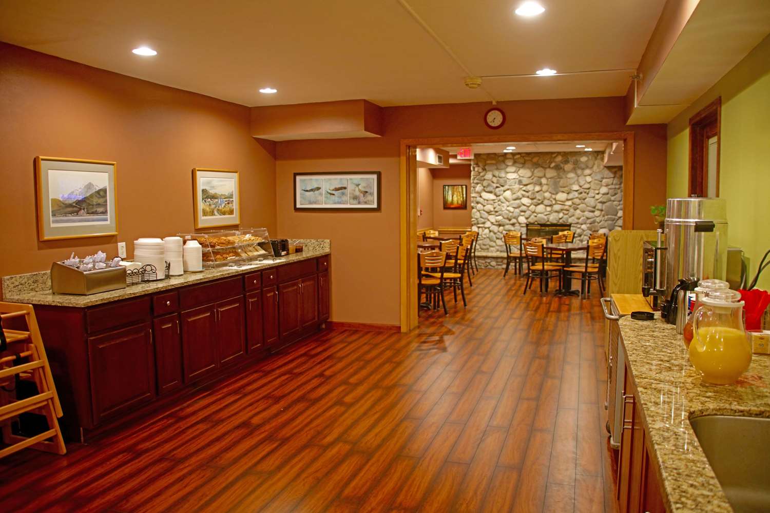 Americas Best Value Inn Suites Anchorage Airport 37/39