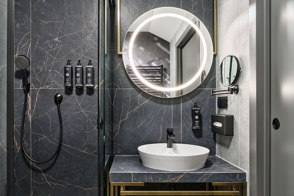 Garamond, a Tribute Portfolio Hotel 24/24