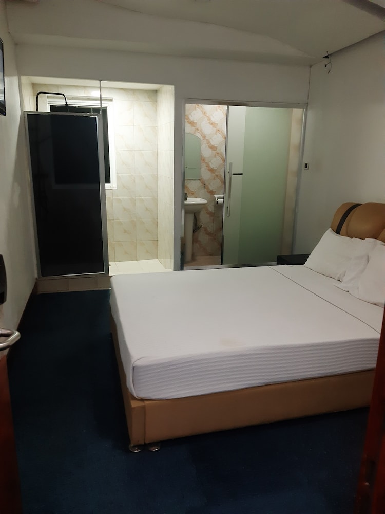 999 Hotel 14/36