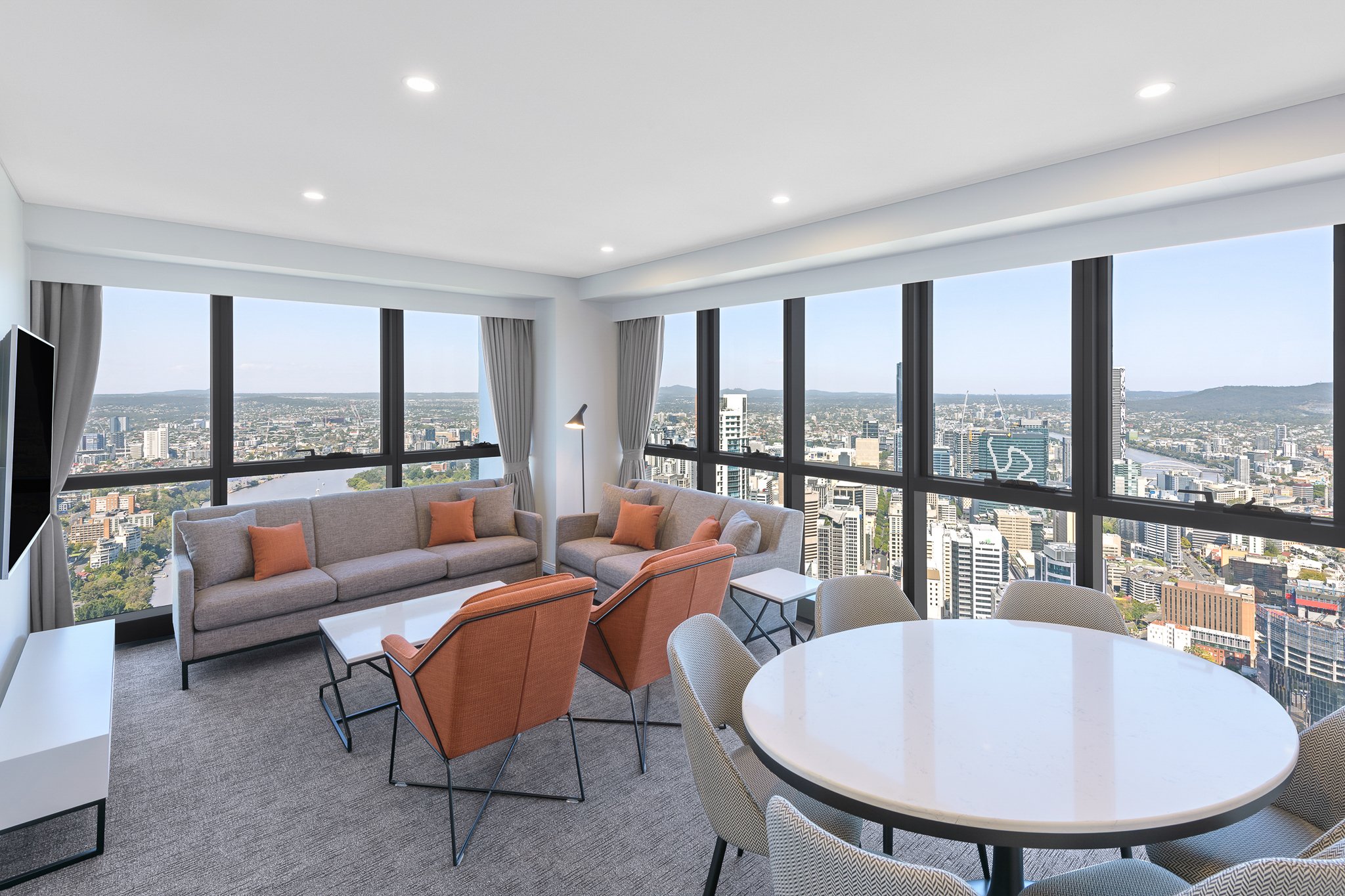 Meriton Suites Adelaide Street 12/17