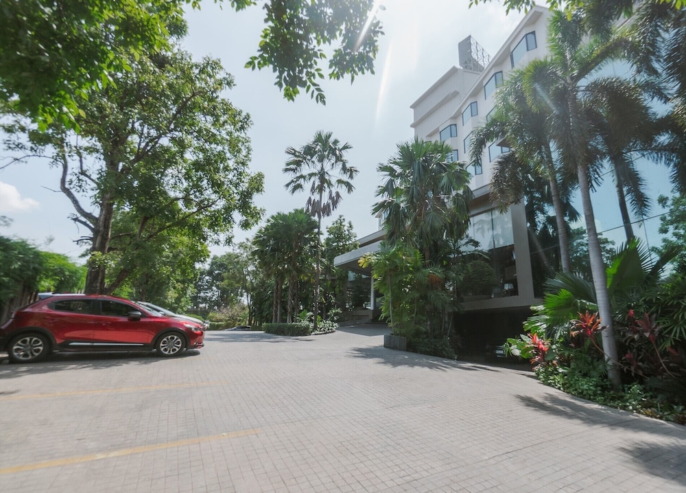 Grand Riverside Hotel Phitsanulok 64/65