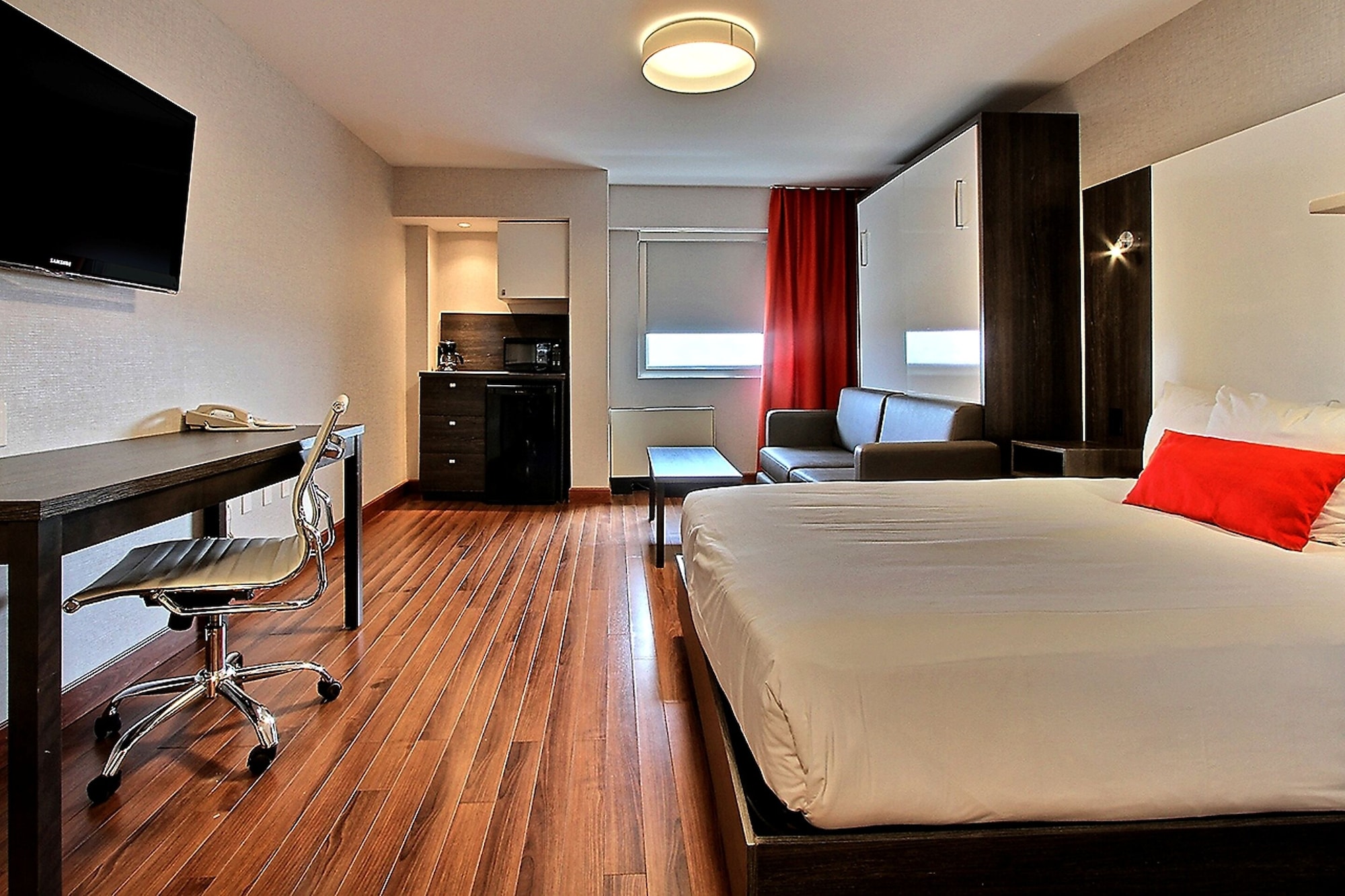 Room, 1 Queen and 1 Murphy Bed, Queen Murphy Bed