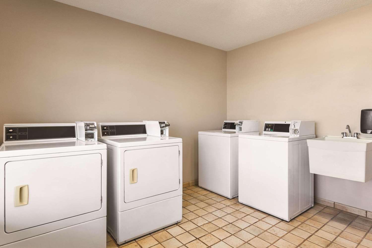 Country Inn and Suites by Radisson Springfield OH 13/43