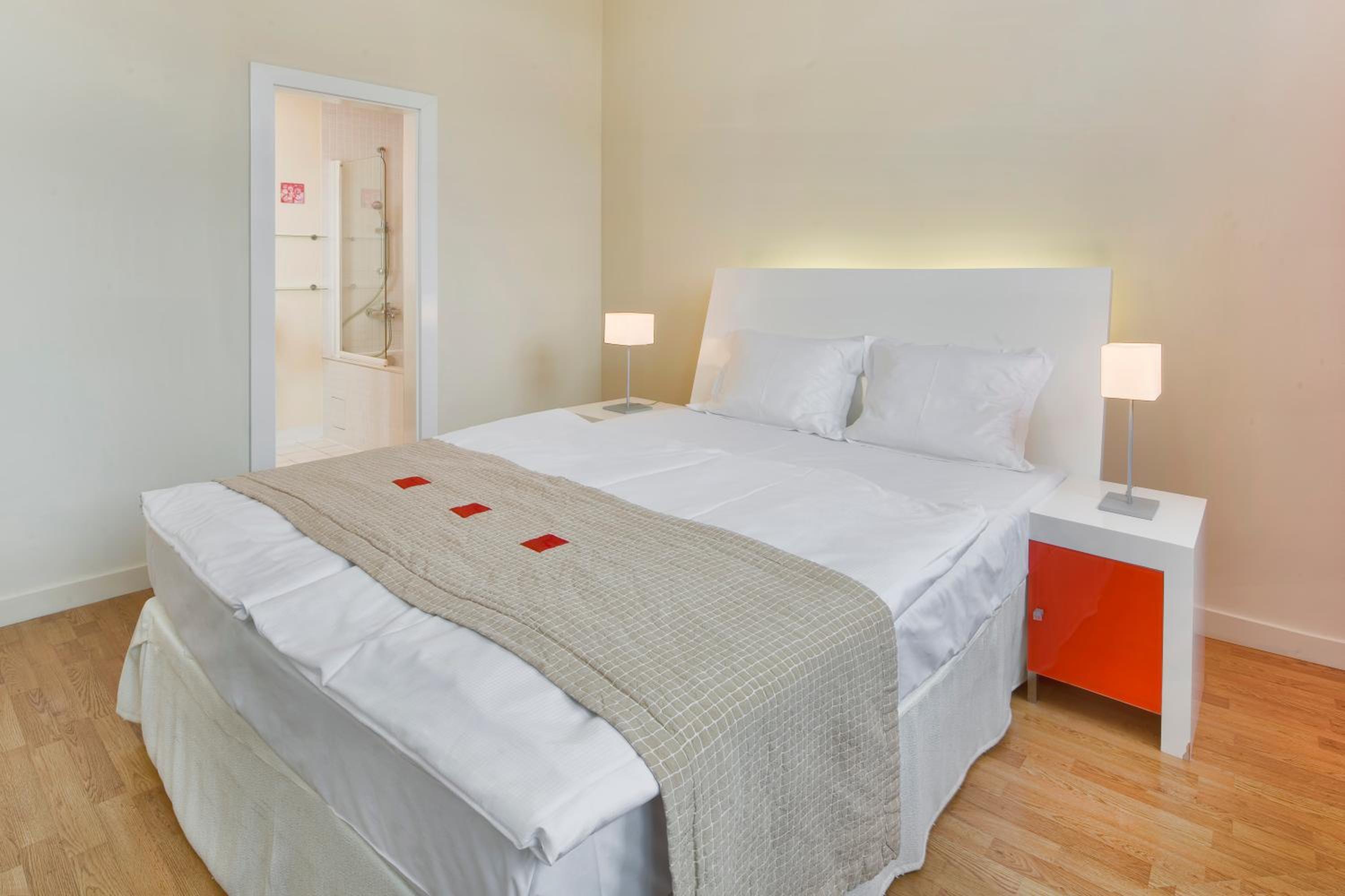 1 BEDROOM, APARTMENT