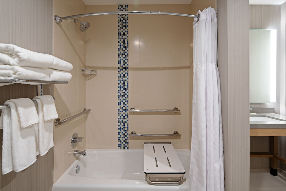 Hyatt Place Bakersfield 12/46