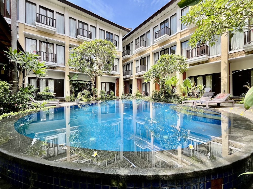 SURIS BOUTIQUE HOTEL 42/50