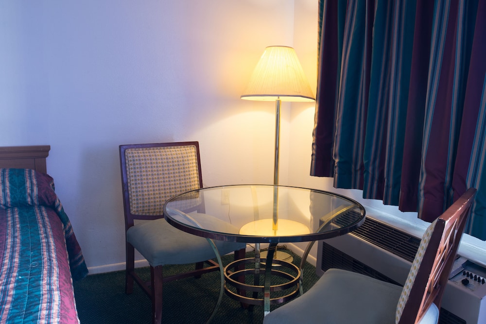Howard Johnson by Wyndham Orlando Lake Buena Vista South 20/47
