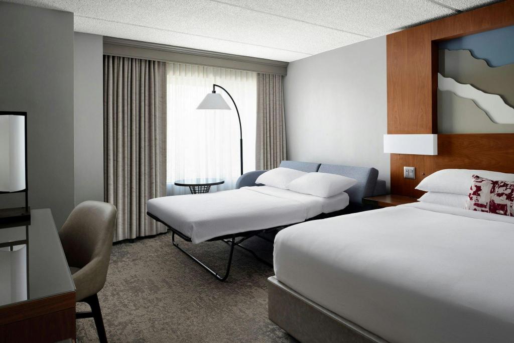 California, Guest Room, King Bed, Sofa