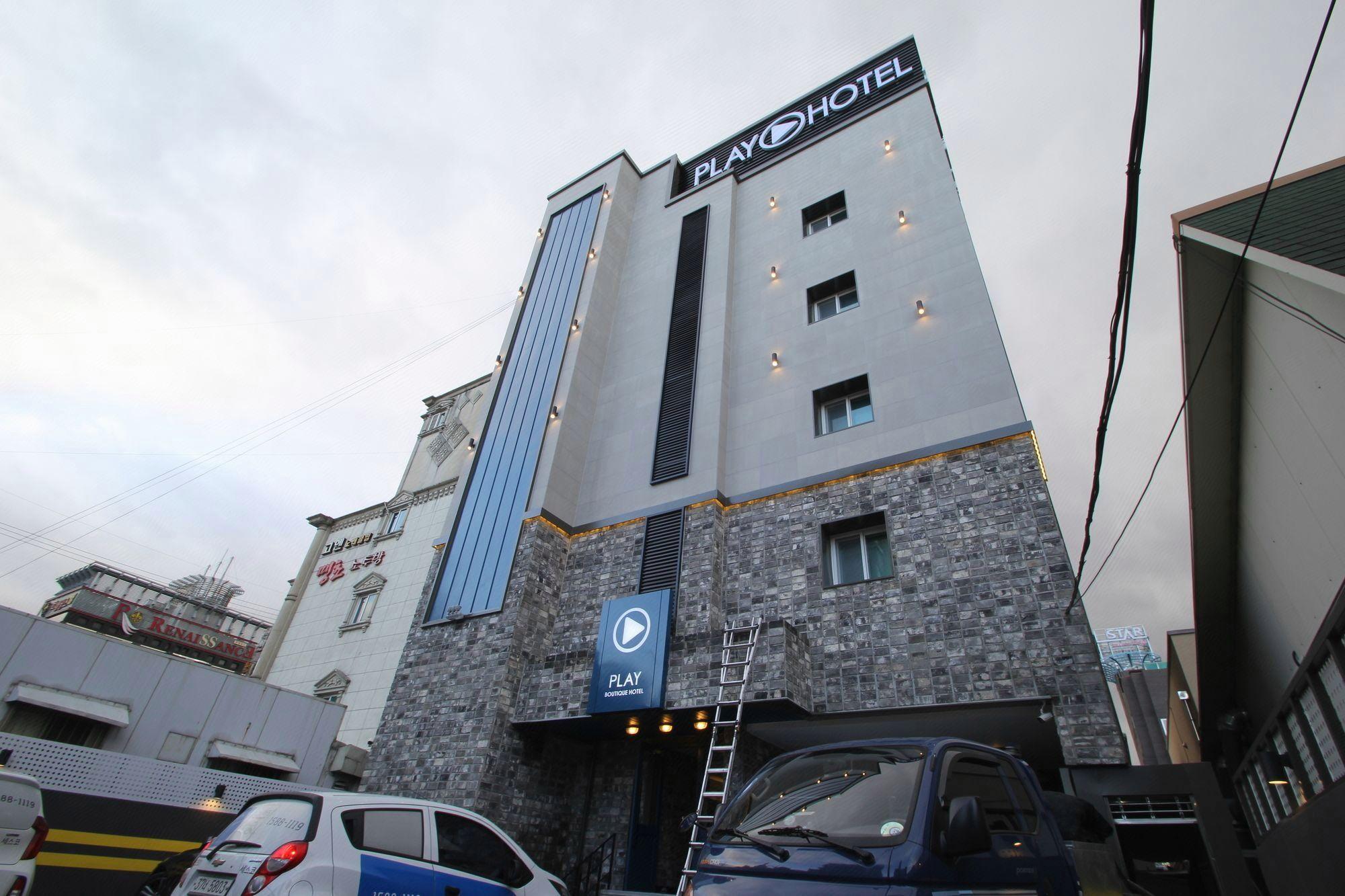 Play Hotel 1/76
