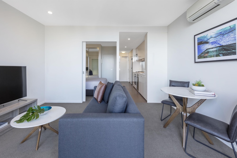 Oaks Melbourne on William Suites 33/50