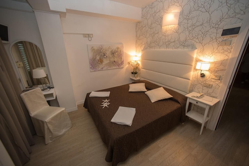 Ermeti Hotel 6/40
