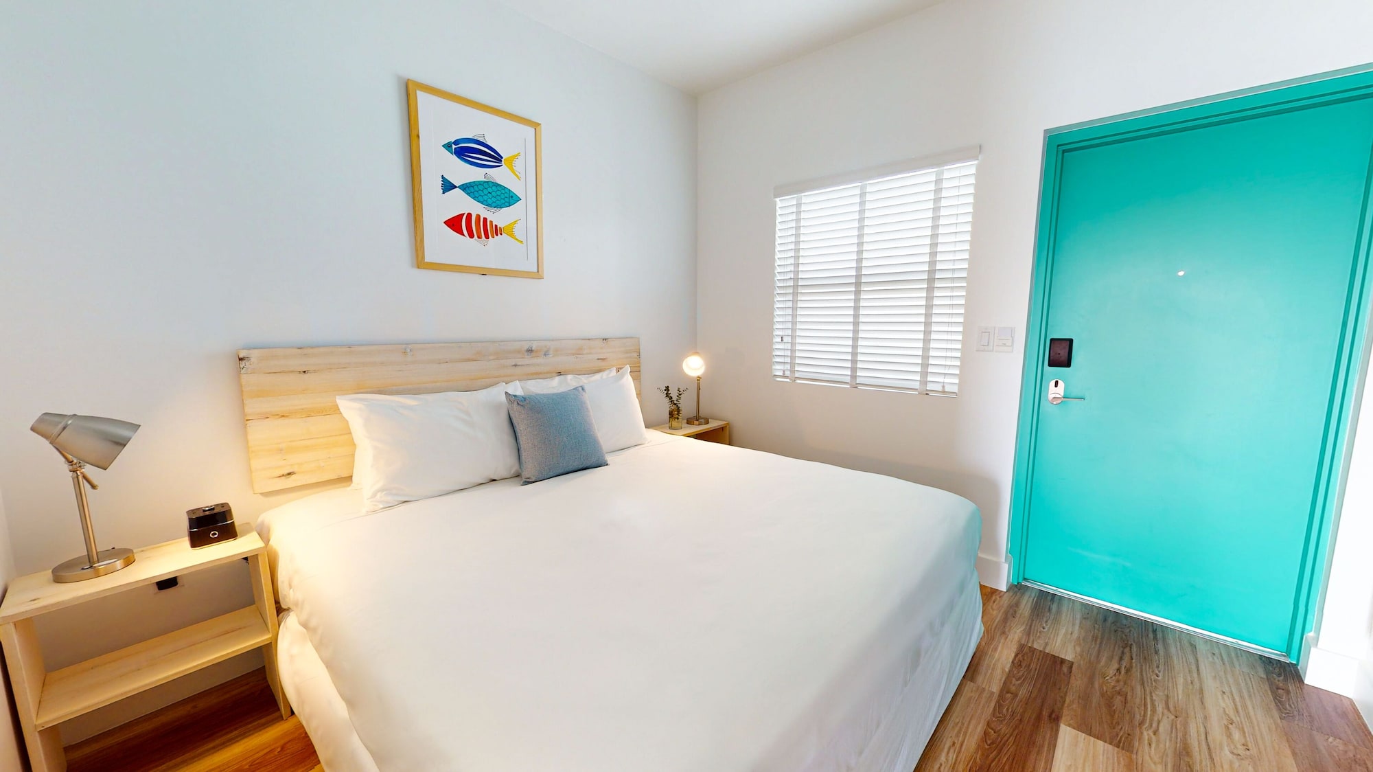 Suite, King Bed, Ocean Front, Sofa, Accessible، Fisher Inn Resort & Marina 2/3