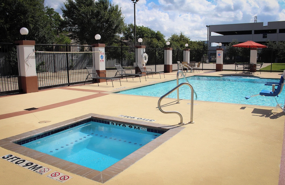 Candlewood Suites Houston Westchase Westheimer 18/39