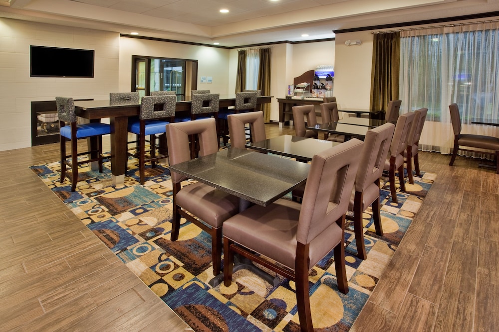 Holiday Inn Express Suites Buford Ne Lake Lanier Area 58/75