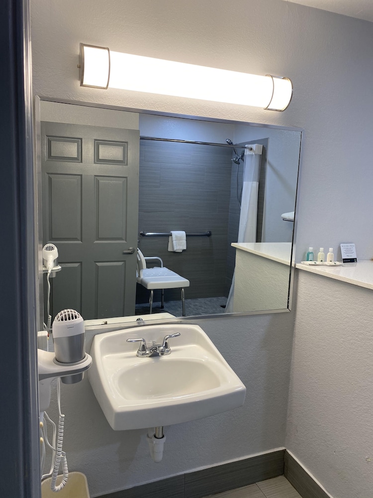 Quality Inn Bastrop, TX 34/42