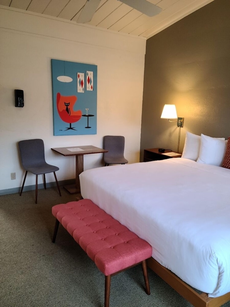 Contenta Inn 28/66