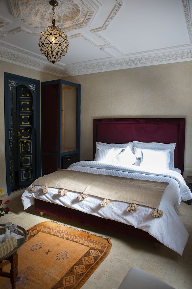 LUXURY, SUITE, PRIVATE BATHROOM