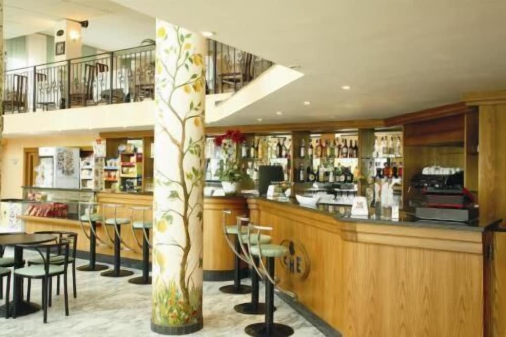 restaurant cafeteria