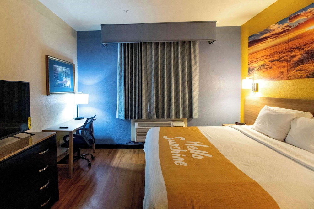STANDARD, KING BED, ACCESSIBLE