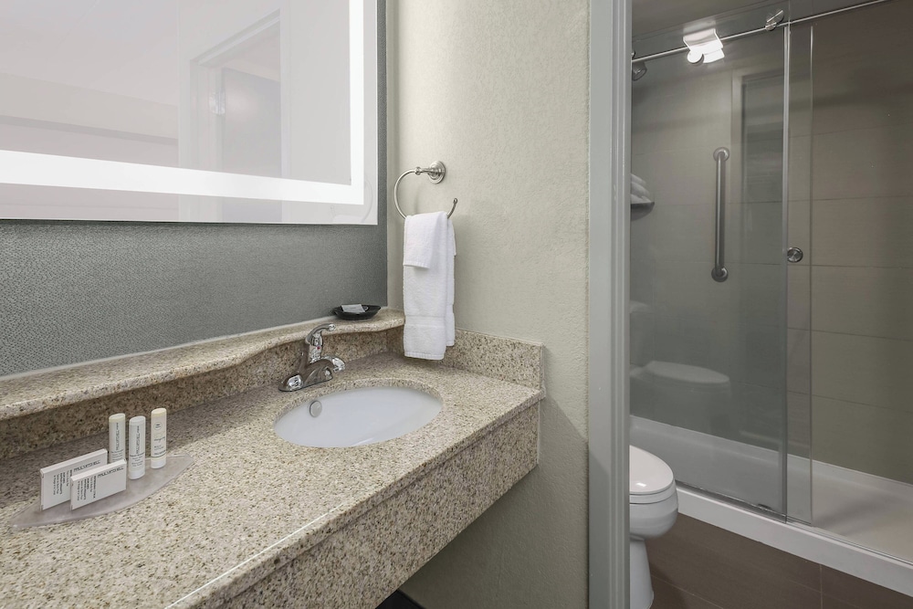 استوديو بسرير كينج مع أريكة، Springhill Suites Oklahoma City Quail Springs 2/3
