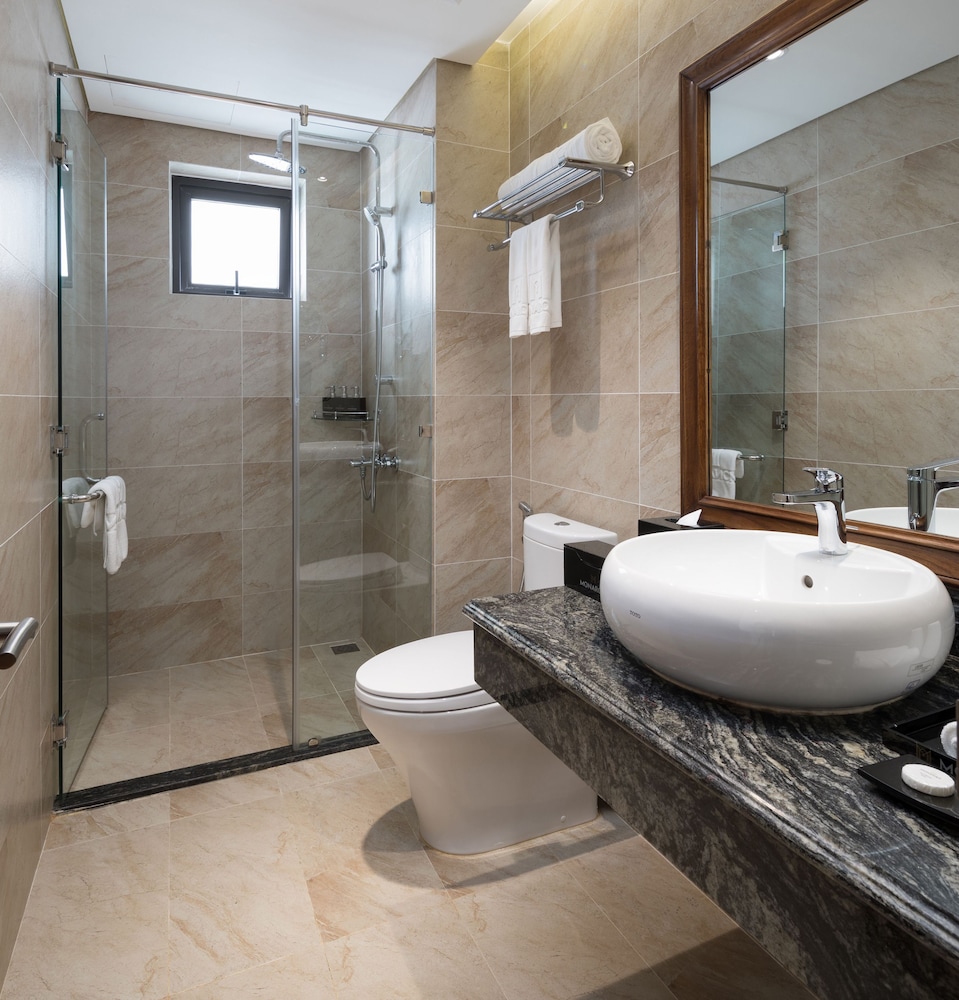 Monarque Hotel 47/50