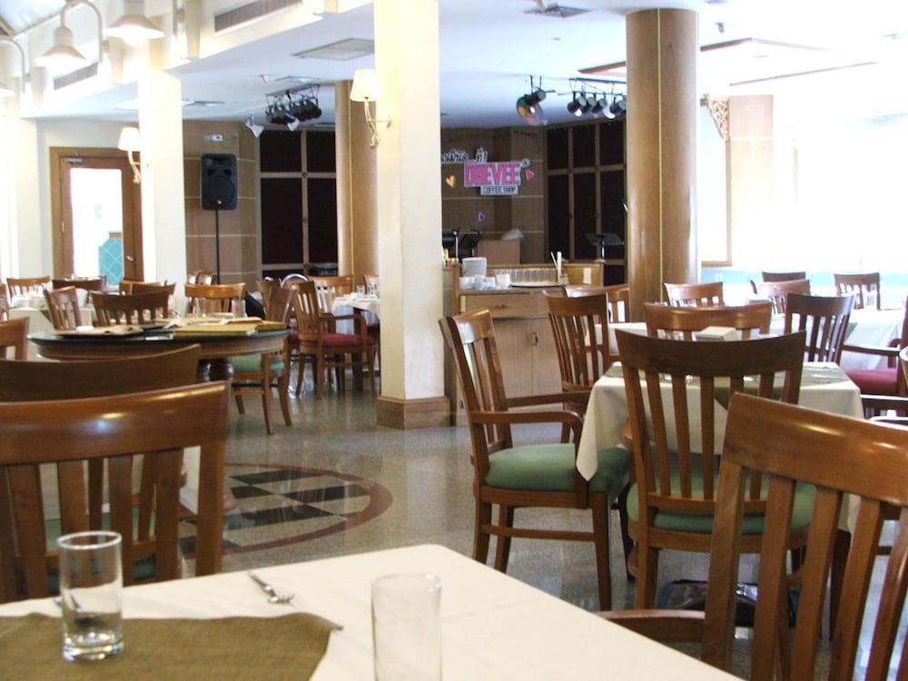 Dhevaraj Hotel 49/62