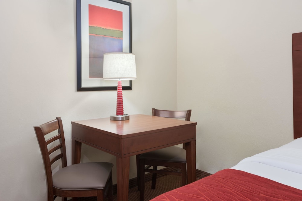 Comfort Inn Fayetteville near Fort Bragg 42/44