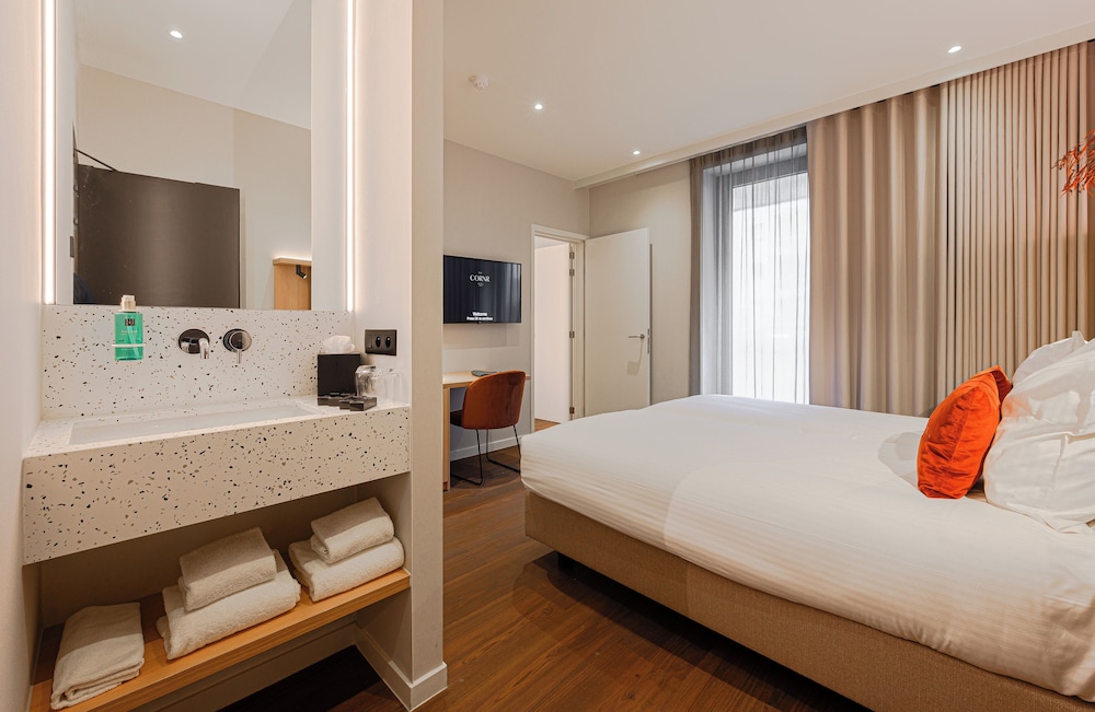 The CORNR Hotel 25/69