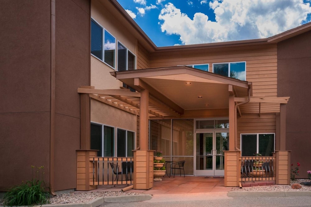 Boulder Twin Lakes Inn 2/49