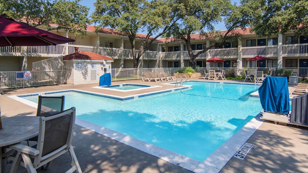 Motel6 Addison, TX - Dallas in ADDISON - TX