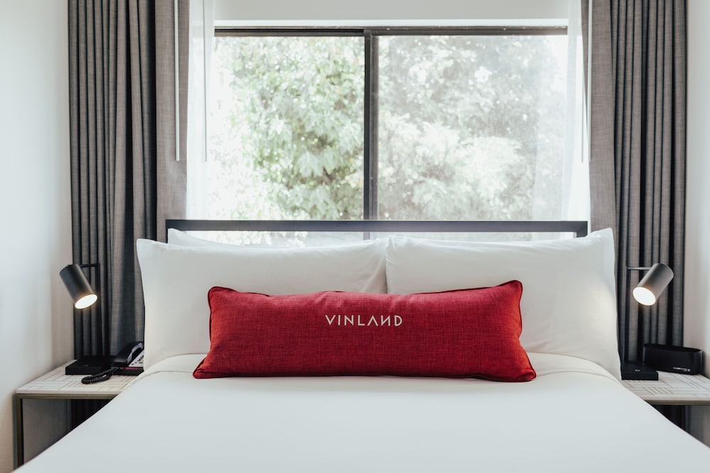 Vinland Hotel and Lounge 36/71