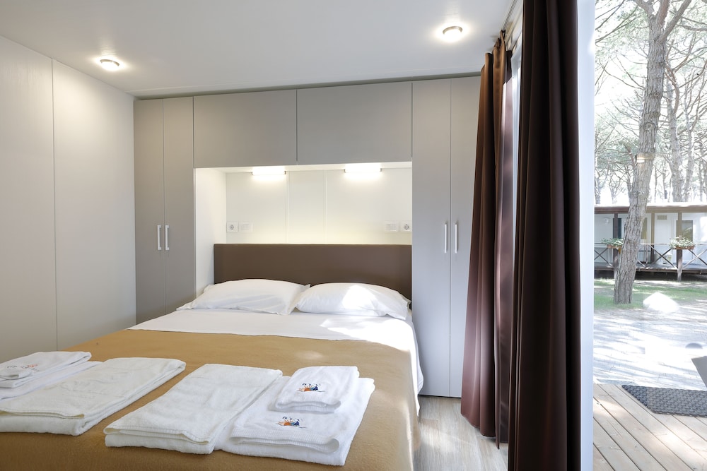 VELA BLU CAMPING VILLAGE 18/67