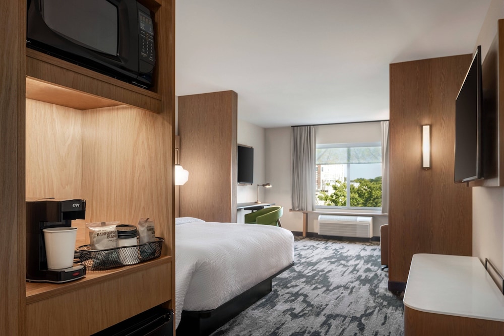 Fairfield Inn Suites Milwaukee West 12/38