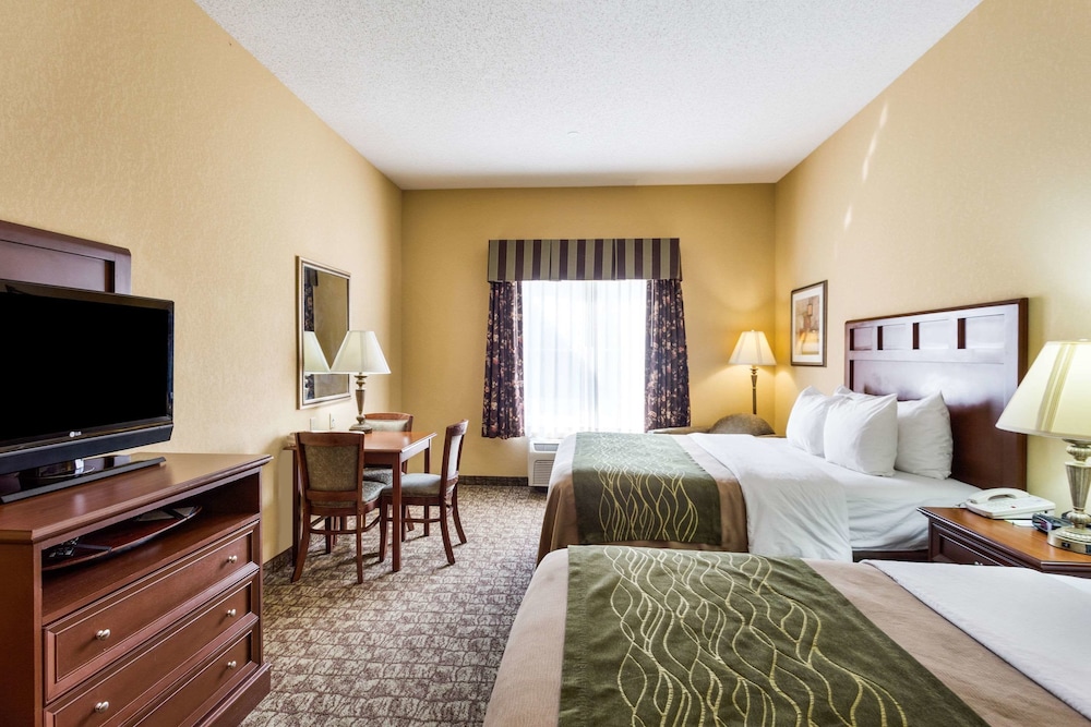 Comfort Inn & Suites Blytheville, AR 17/39