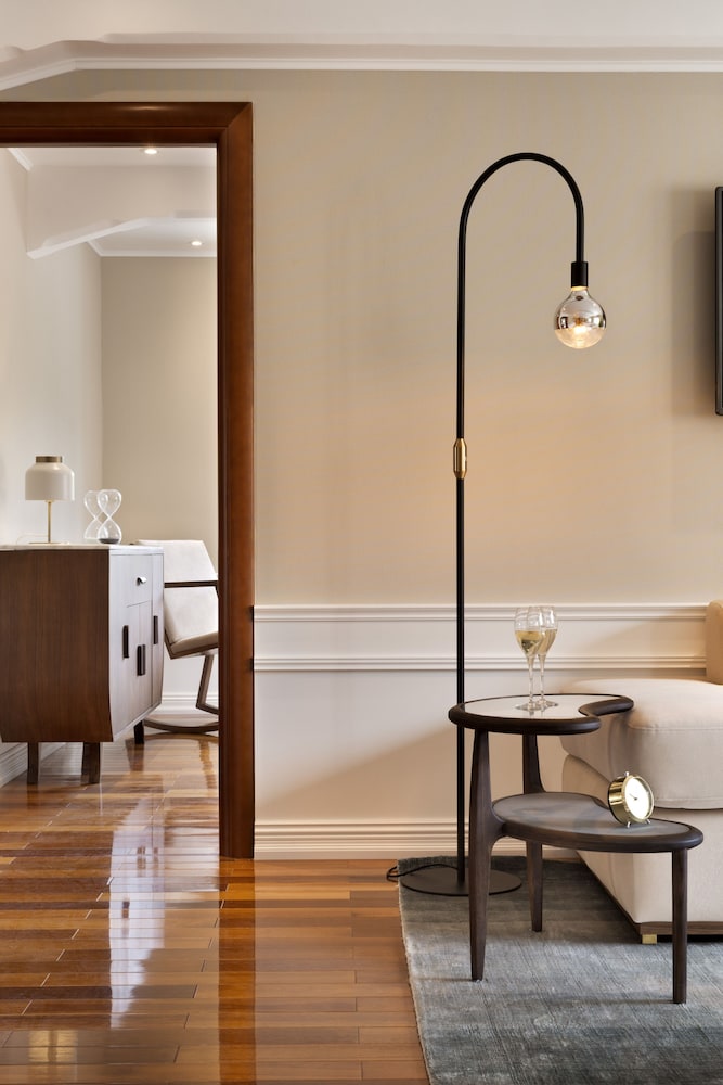 Brown Beach House Design Hotel 68/75