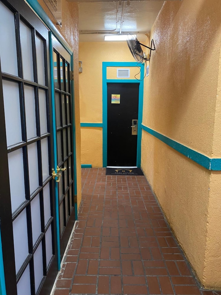 Hoosville Hostel 10/66