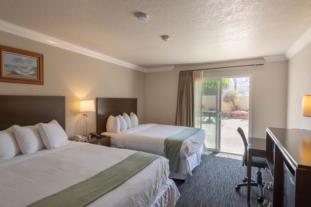 Cannery Row Inn 20/69