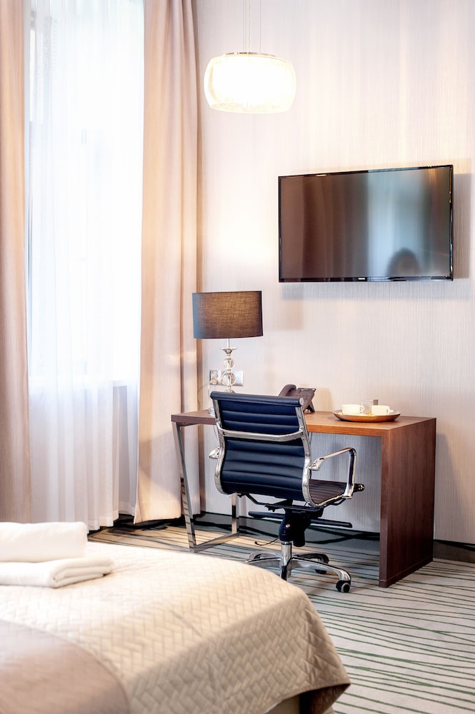 Plaza Boutique Hotel 58/68