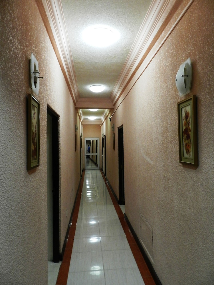 Pearl City Hotel 17/30