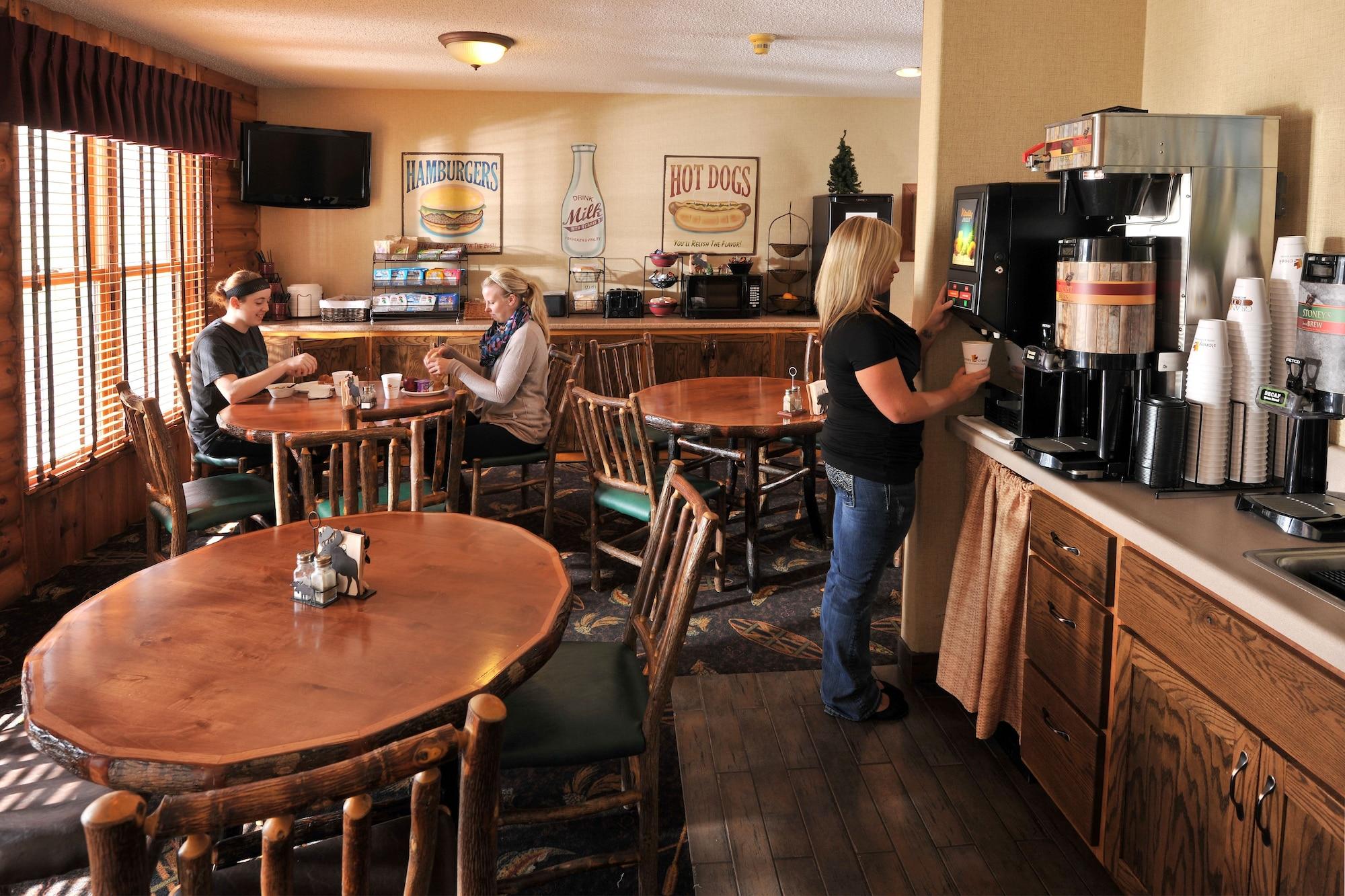 Boarders Inn & Suites by Cobblestone Hotels in Waukon 19/25