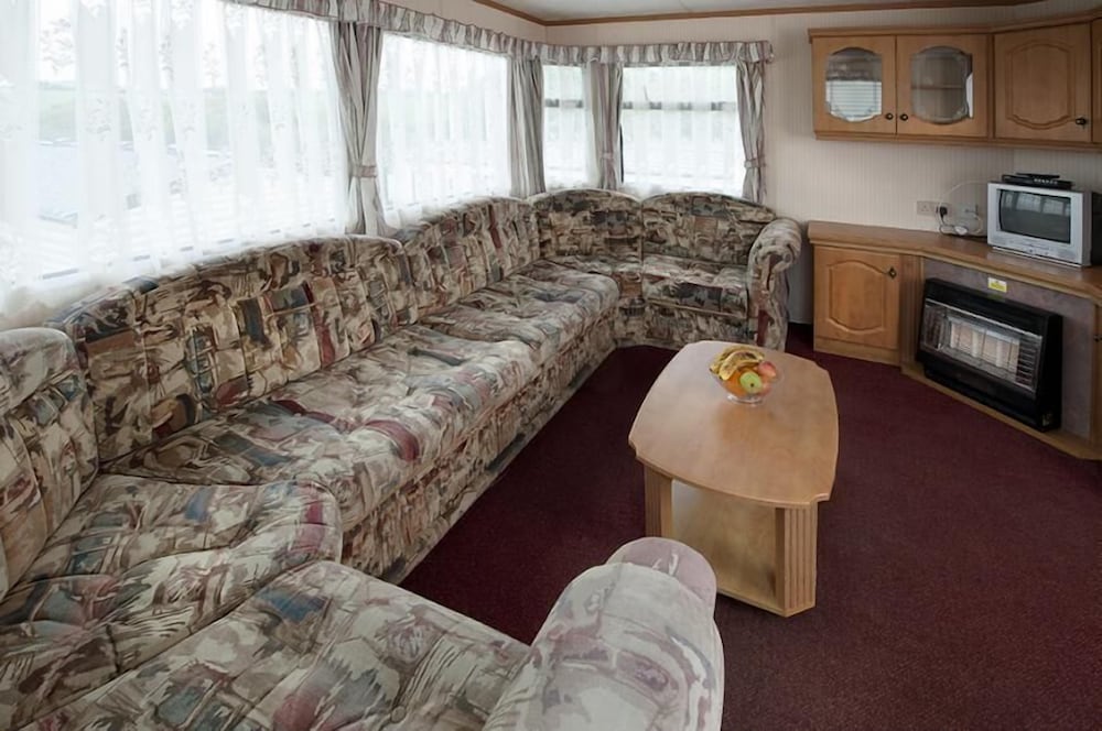 Trelawne Manor Holiday Park 16/30