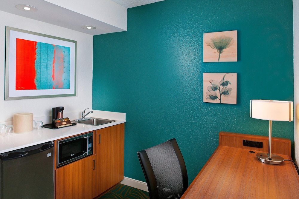 SpringHill Suites by Marriott Orlando Lake Buena Vista in the Marriott Village 54/58