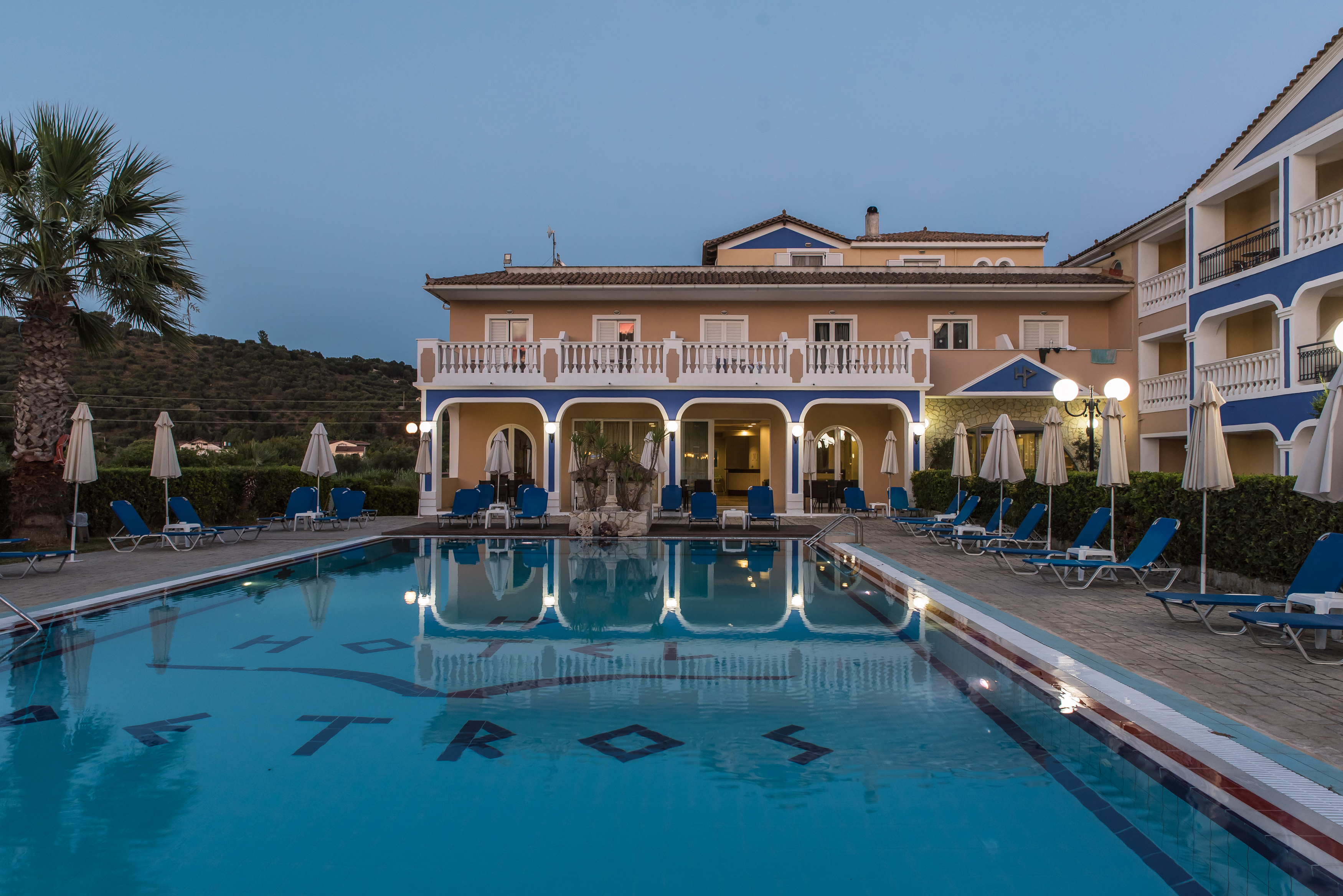 Petros Hotel 4/36