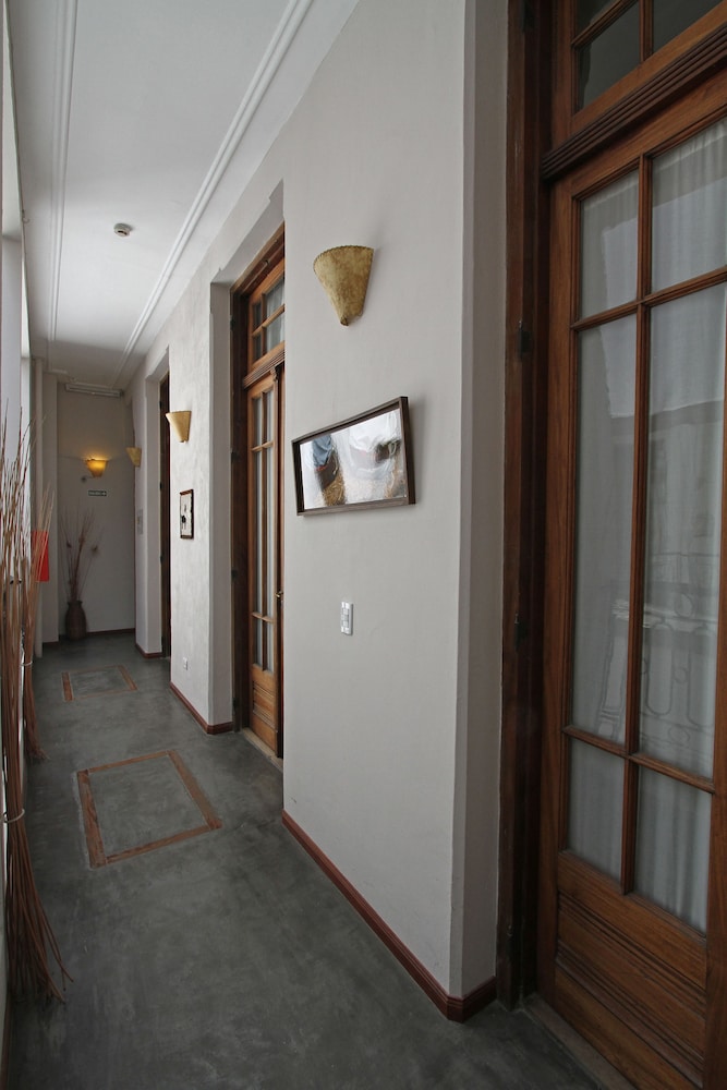 A HOTEL 18/22