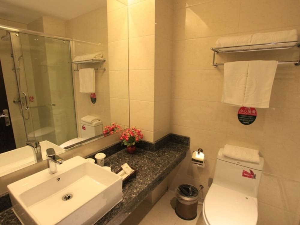 GreenTree Inn North WeiHai Station North International Bathing Beach Hotel 52/58