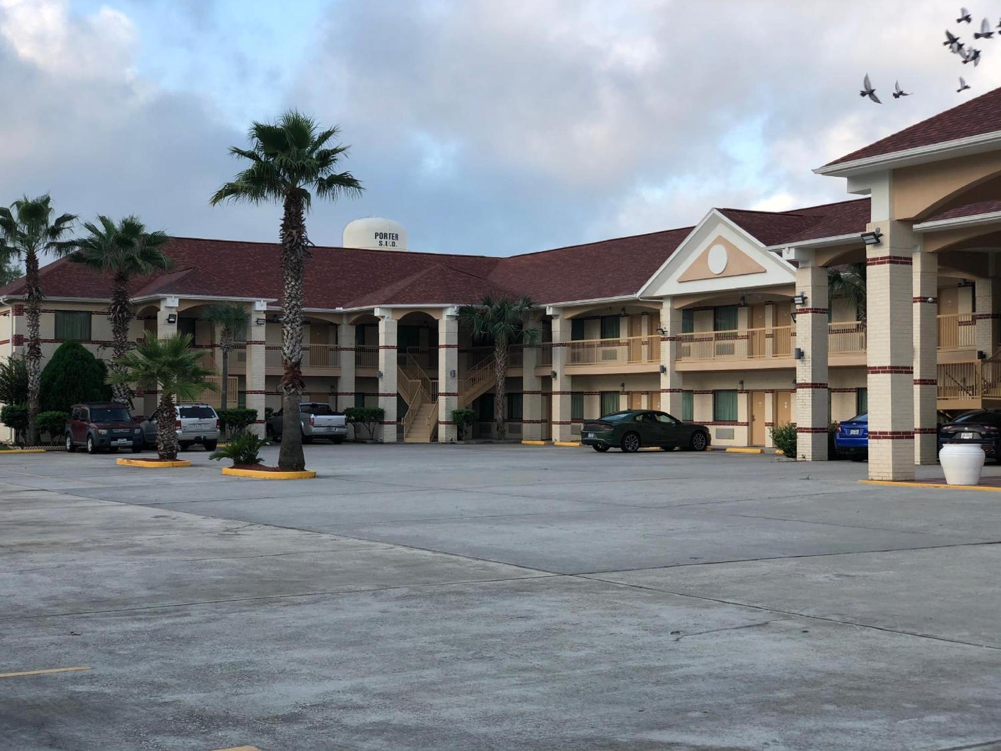 Porter Executive Inn & Suites 11/12